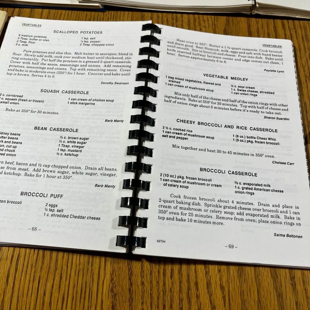 Recipe Book Collection - Blue, Red, Cream - Picture 3 of 5